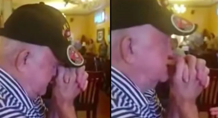 Restaurant Sings ‘Amazing Grace’ For Dying Veteran